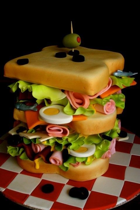 Pastel creativo en forma de sandwich 