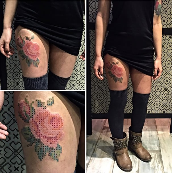 tatuaje de una rosa en punto de cruz en la pierna de una chica 