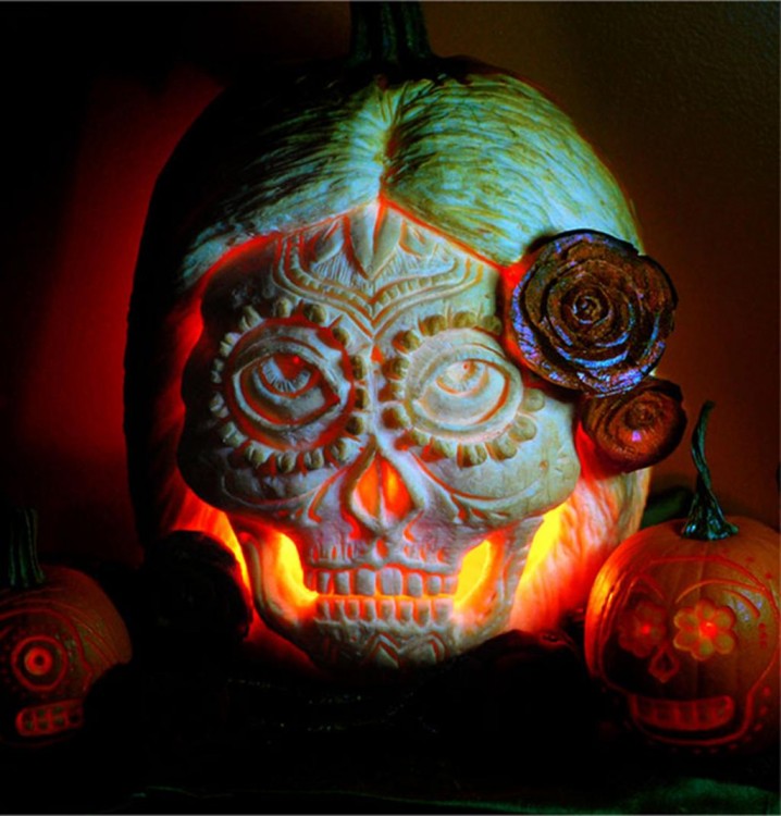 arte en calabazas con forma de catrina y un poco de luz 