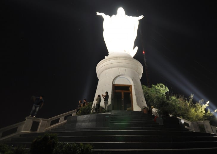 virgen de la protectora de noche santiago de chile, chile