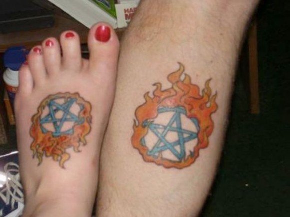 tatuaje de parejas aficionados a la simbología