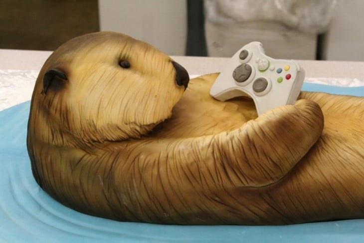 pastel en forma de nutria jugando xbox