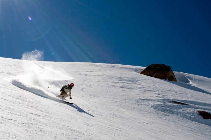 Snowboarding en el Cerro Catedral en San Carlos de Bariloche, Argentina 