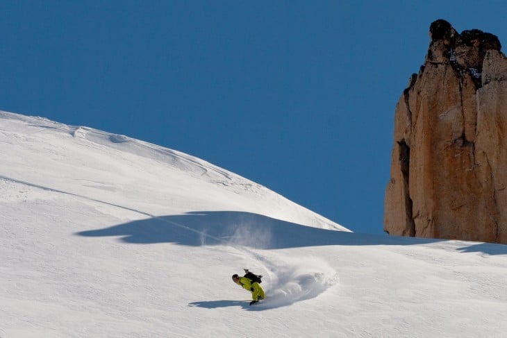Snowboarding en el Cerro Catedral en San Carlos de Bariloche, Argentina 