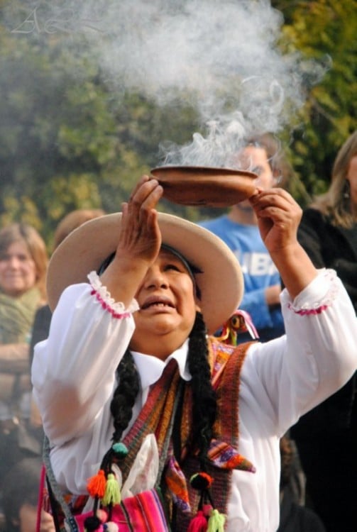 Ritual de la Pacha Mama (primordial Diosa de la Vida, la fertilidad de la tierra, las semillas y los frutos) 