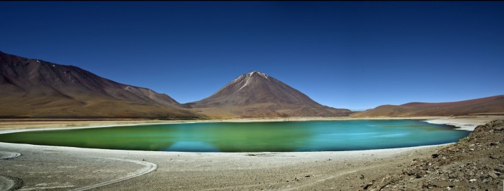 Laguna Verde en la cordillera Lípez, Bolivia 