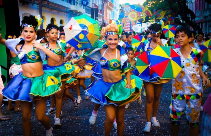 Carnaval Recife es uno de los carnavales más divertidos que se celebra en la playa Boa Viagem, Brasil 