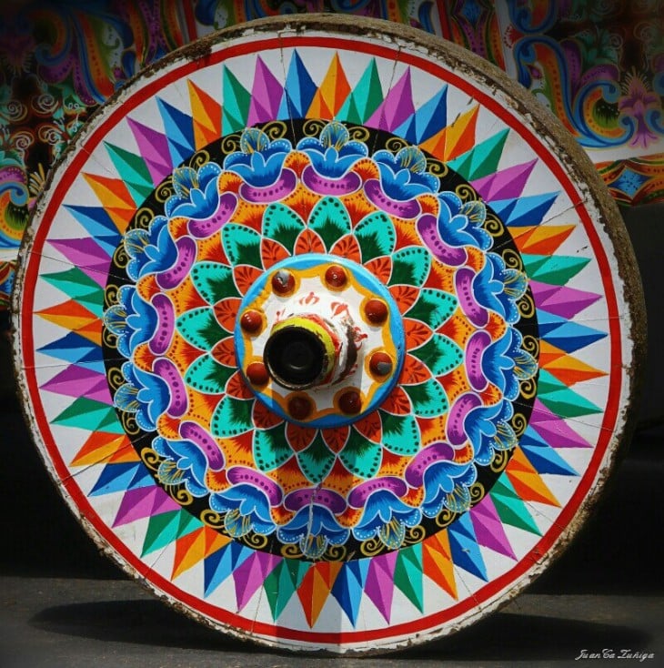 Carreta Típica de Colores en la Feria del Clima Atenas 2015, Desfile de Boyeros. Atenas, Costa Rica