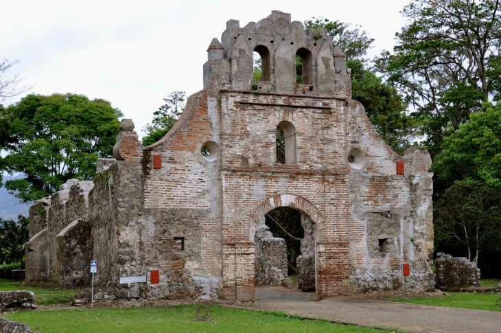Ruinas de la Iglesia de la Inmaculada Concepción de Ujarrás, construida entre 1686 y 1693, en Paraíso de Cartago