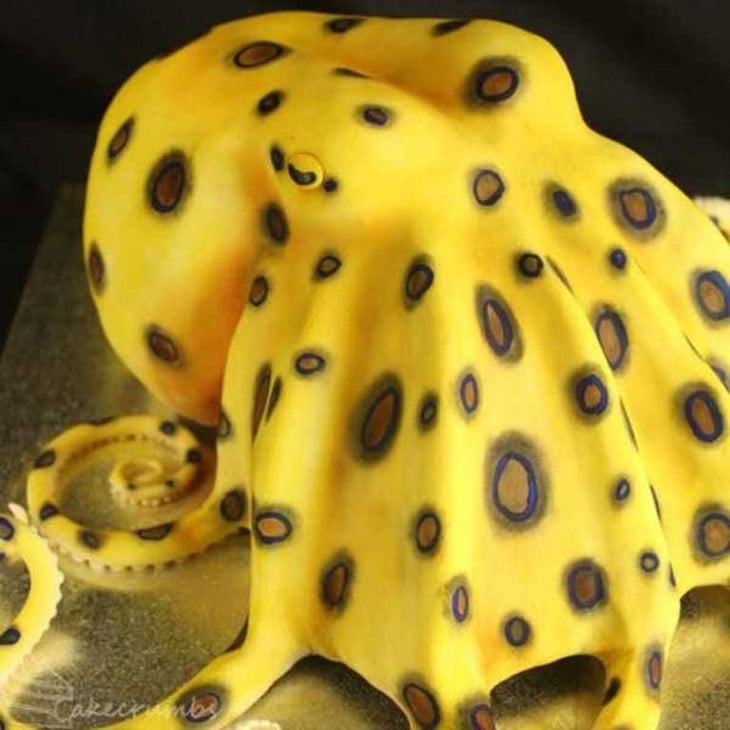 pastel en forma de pulpo amarillo