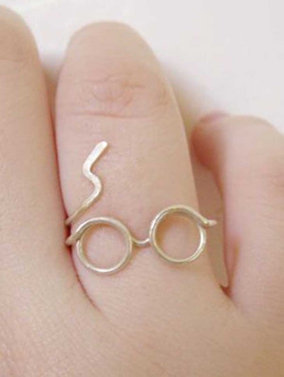 Anillo con la forma de los lentes de Harry Potter 