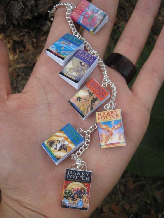 Pulsera con libros en miniatura de Harry Potter