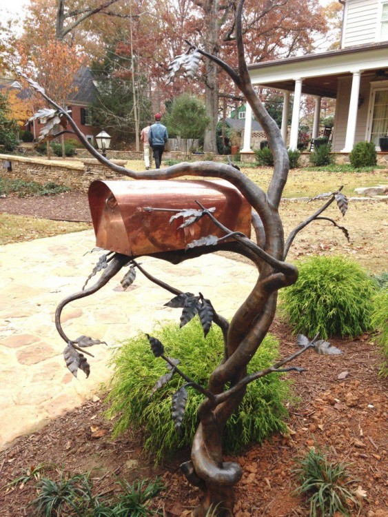 Buzón en forma de árbol