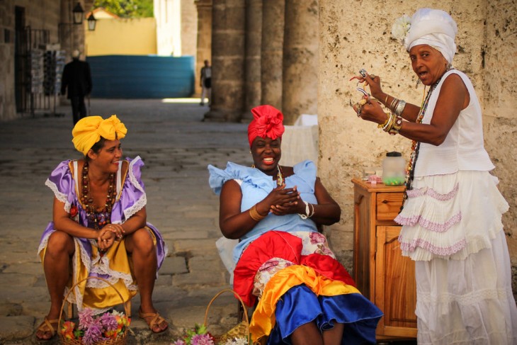 MUJERES CUBANAS BAILANDO