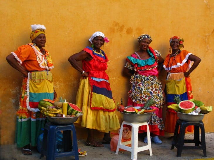 fruteras vendiendo fruta en las calles de cartagena