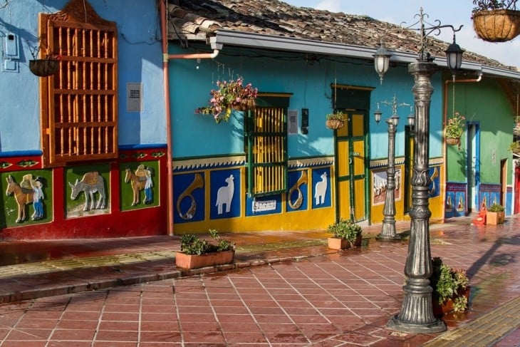 calle del recuerdo guatapé