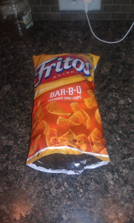 Bolsa de papas fritos abiertas de la parte inferior 