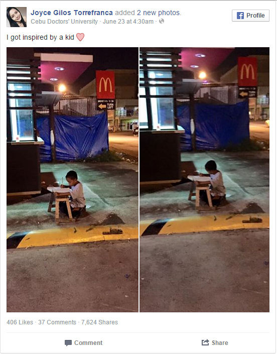 Captura de pantalla de la chica que subió la fotografía a su face de un niño estudiando en la calle 