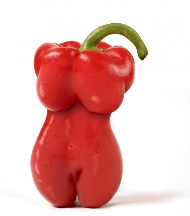 Pimiento en forma de cuerpo de mujer