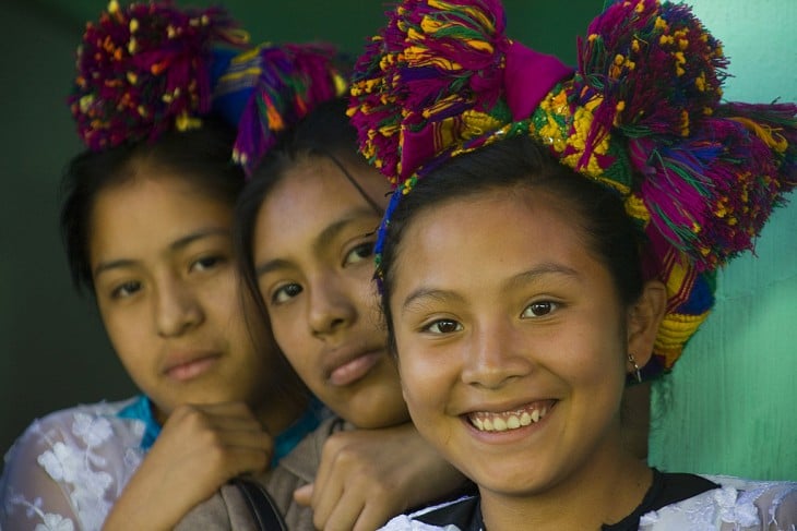 NIÑAS MAYAS GUATEMALTECAS