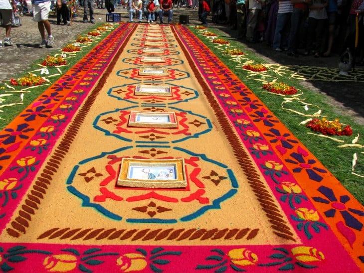 ALFOMBRAS DE ASERRIN SEMANA SANTA GUATEMALA 