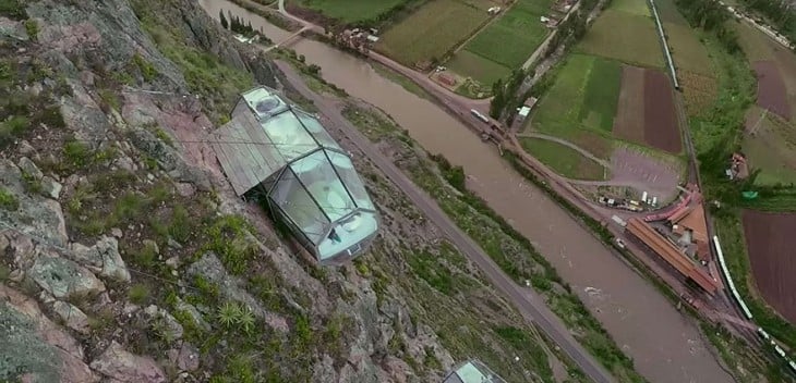 fotografía desde las alturas de un acantilado en Perú 