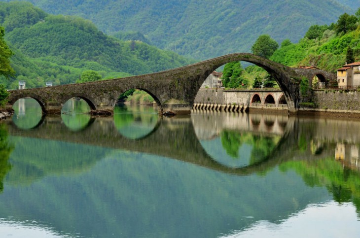 Ponte Della Maddalena, Borgo A Mozzano, Italia