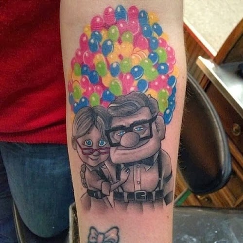 tatuaje en el brazo de Carl y Ellie de la película Up 