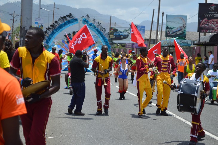 Desfile durante el Carnaval de Jamaica 