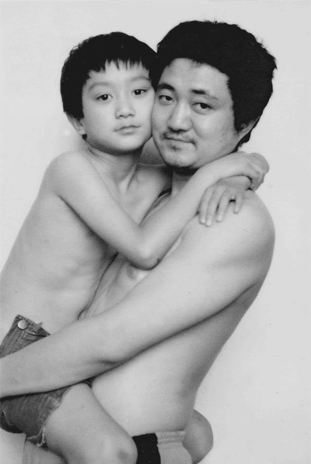 Padre e hijo se toman la misma foto durante 28 años 