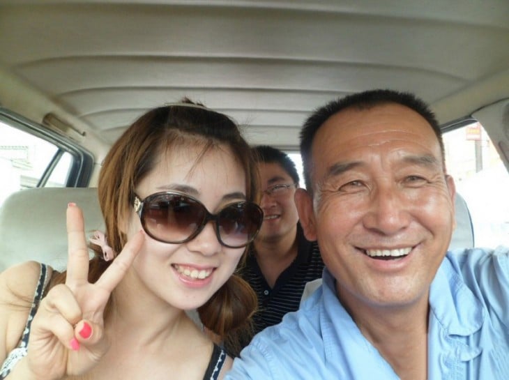 Tío Teng, el taxista en China se toma selfies con sus pasajeros 