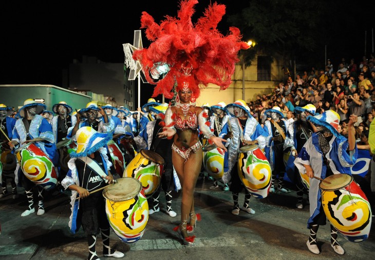 El carnaval de uruguay dura 40 días