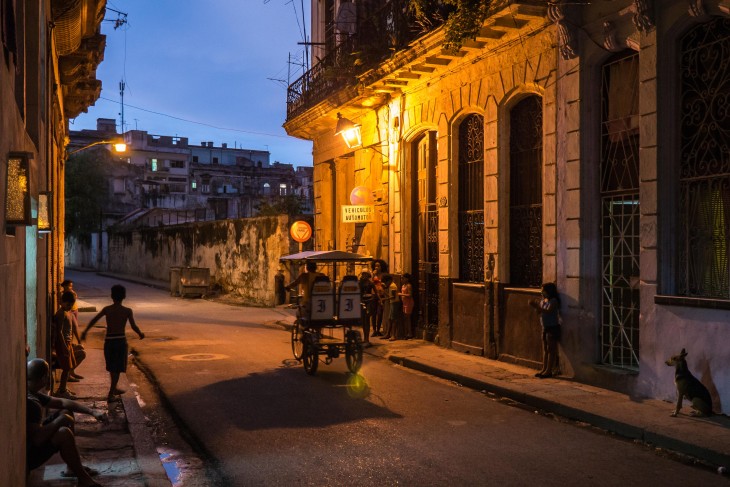 peculiar calle de la vieja habana