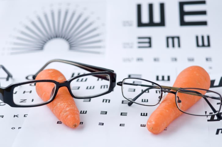 Comer zanahorias no mejorará la agudeza visual de una persona