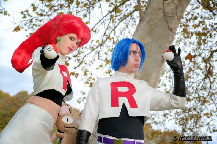 realidad del cosplay fallido de un chico como equipo rocket