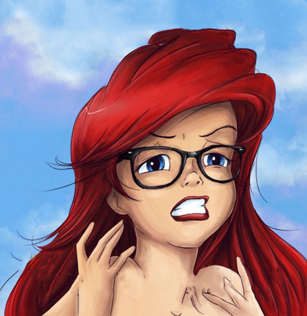 Ariel renegando por la ortografía con lentes de hipster