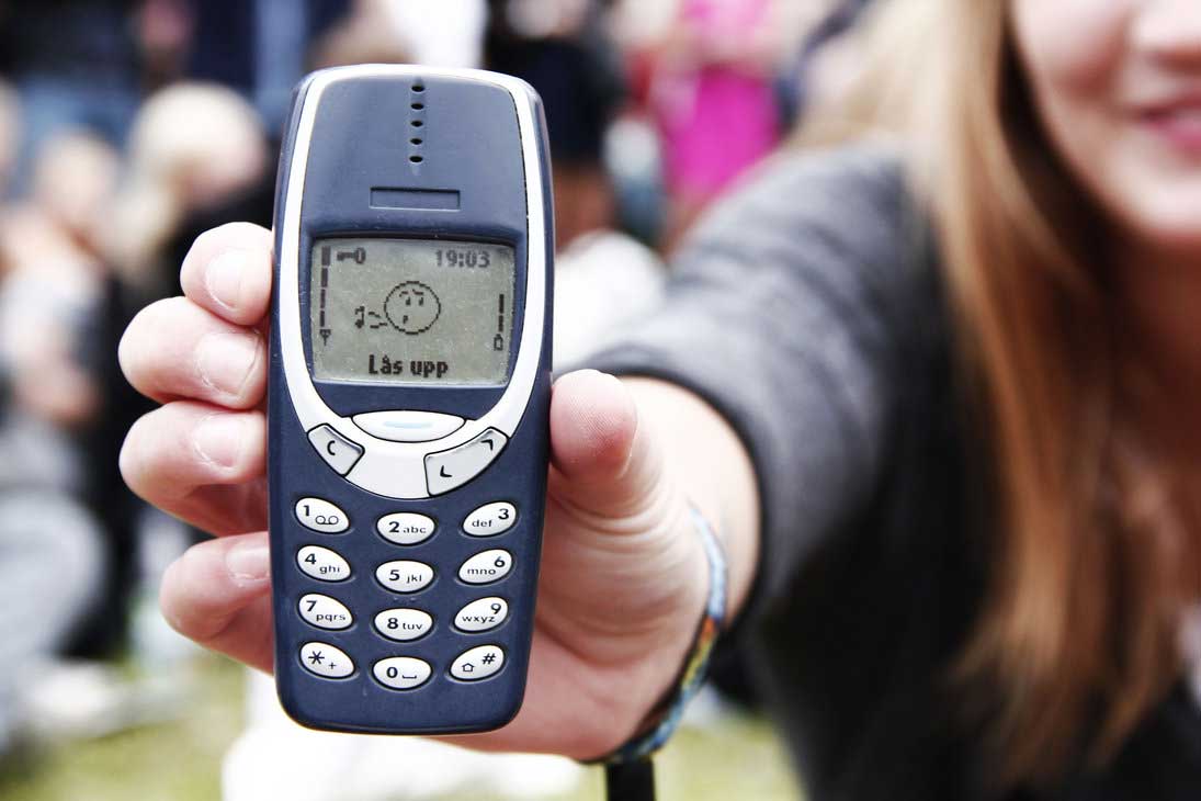 Minhas Histórias : NOKIA 3310: Um Tijolão, mas eu adorava ! Tinha o jogo  da cobrinha!