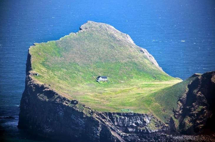 Casa ubicada en Ellioaey en las Islas Westman al sur de Islandia