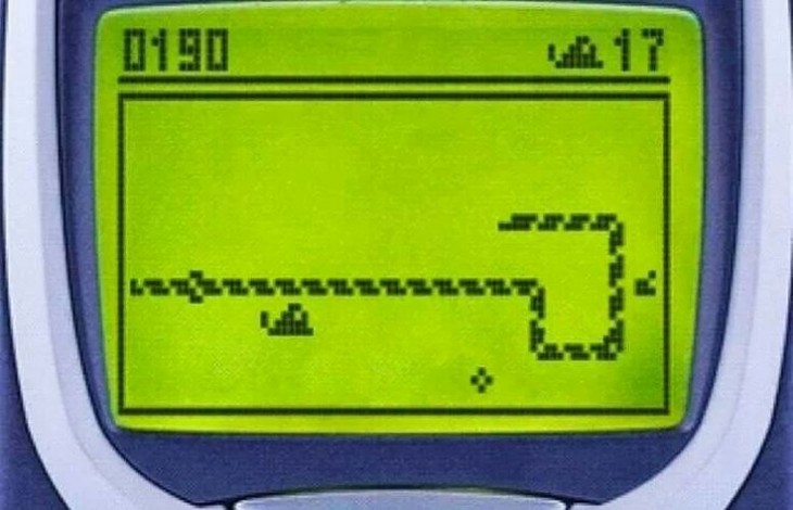 Captura de pantalla de un celular nokia con el juego Snake 