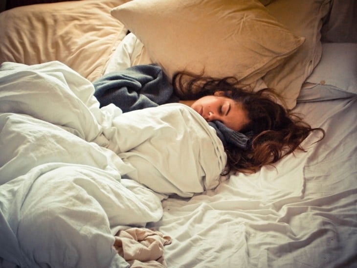 fotografía de una mujer dormida 