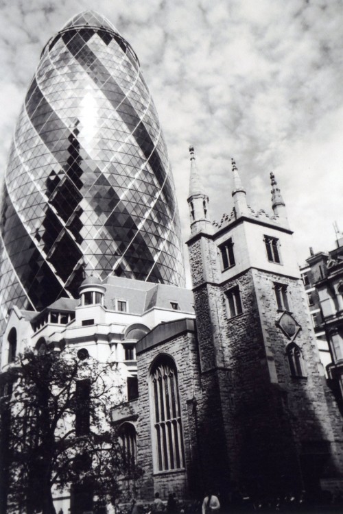 Fotografía de dos edificios de Londres 