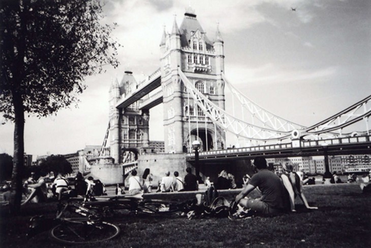 Picnic cerca de una torre en Londres 