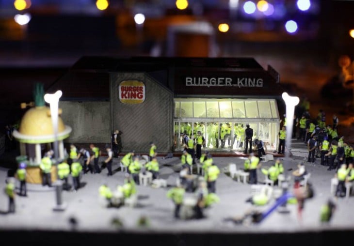 muestra de arte de Burguer king dentro del parque Dismaland 