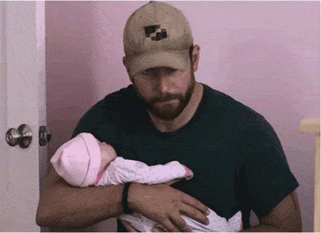 Gif de Bradley Cooper en la escena de la película American Sniper