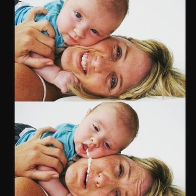 Fotografía de una mujer con su bebé en el que este le hecha comida en su boca 