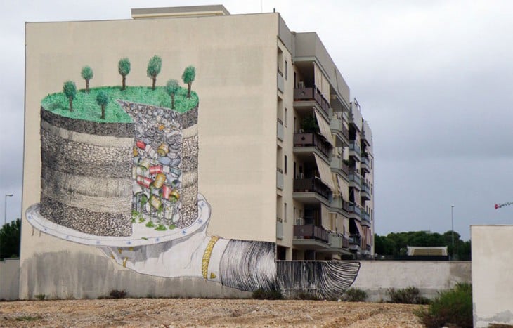 Grafiti de un pastel relleno de basura 