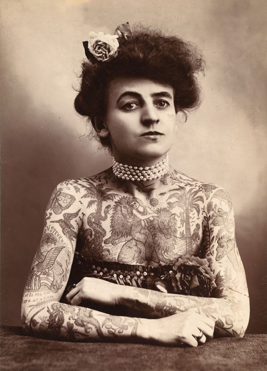 Maud Stevens Wagner es la primer mujer tatuadora conocida en 1907