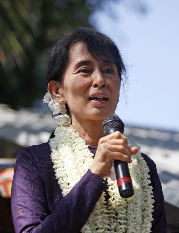  Suu Kyi mujer que estuvo bajo arresto domiciliario por 15 años 