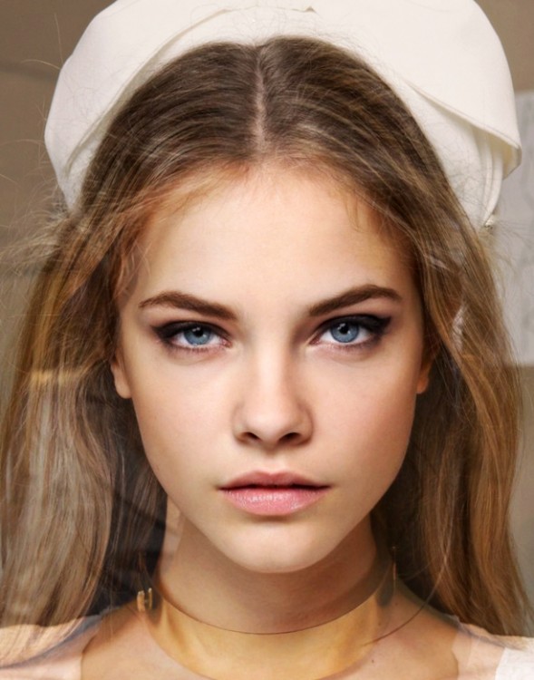 mezcla de las caras de Barbara Palvin y Cara Delevigne