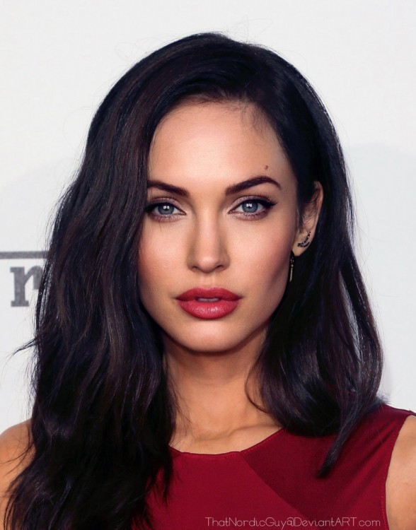 Cara con la combinación de Angelina Jolie y Megan Fox 